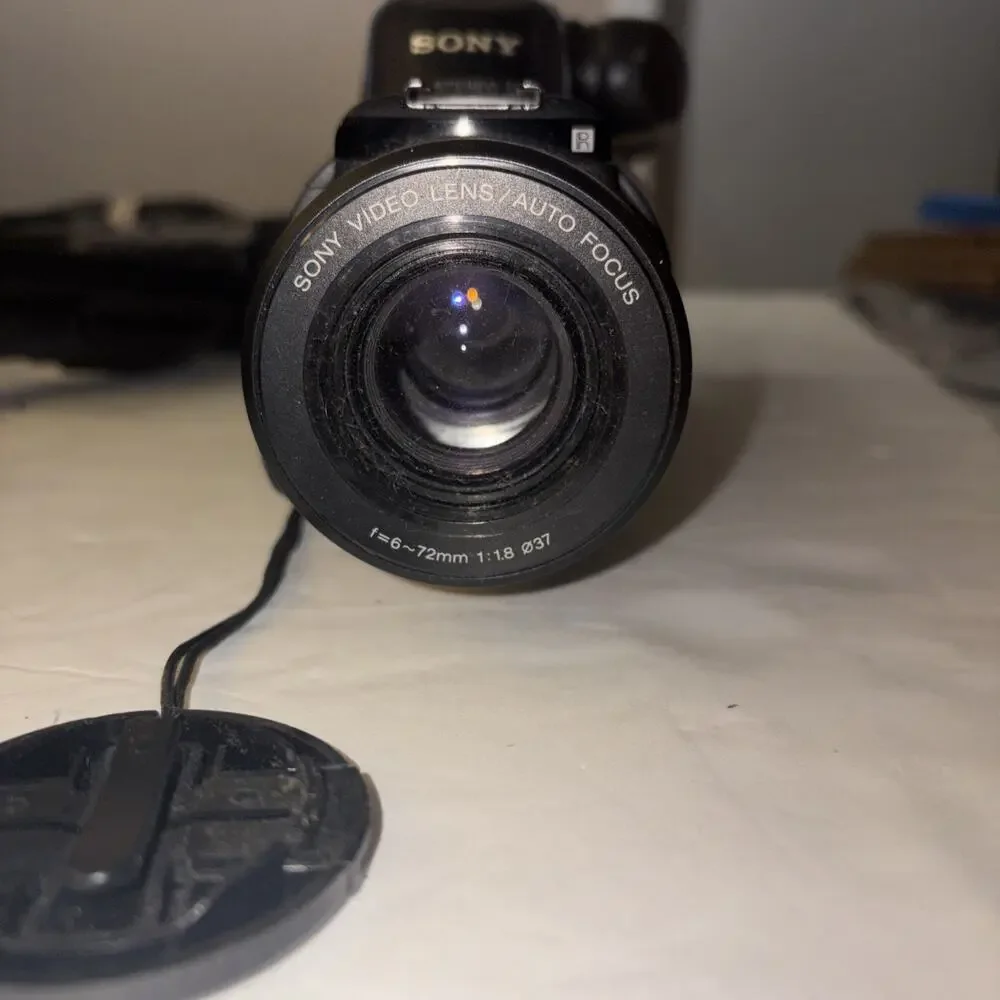 Sony CCD-FX630 Video8 HandyCam Camcorder Video Camera Untested Powers On Acc Inc